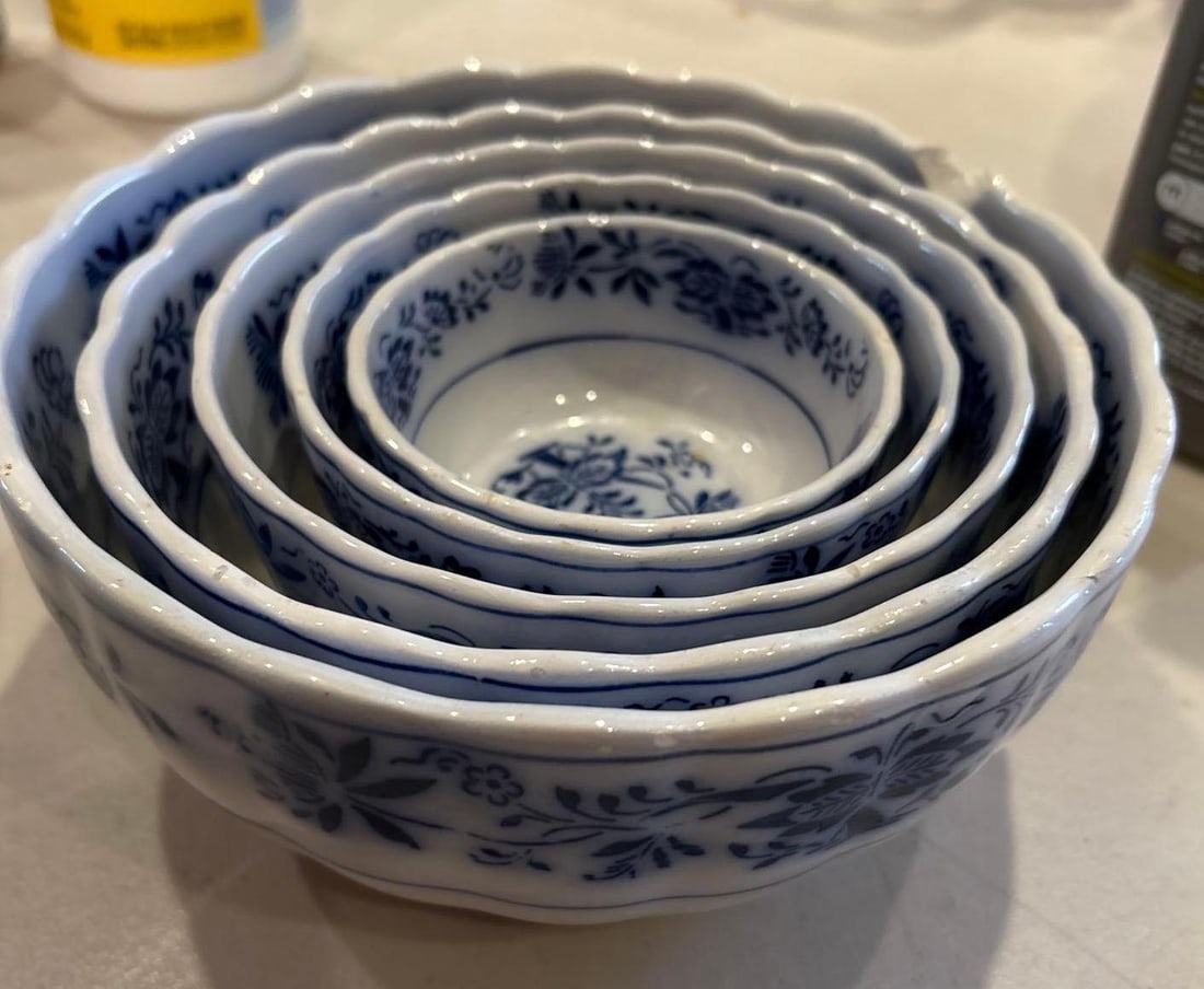 Antique German Blue And White Nesting Bowls: Antique German blue and white nesting bowls.