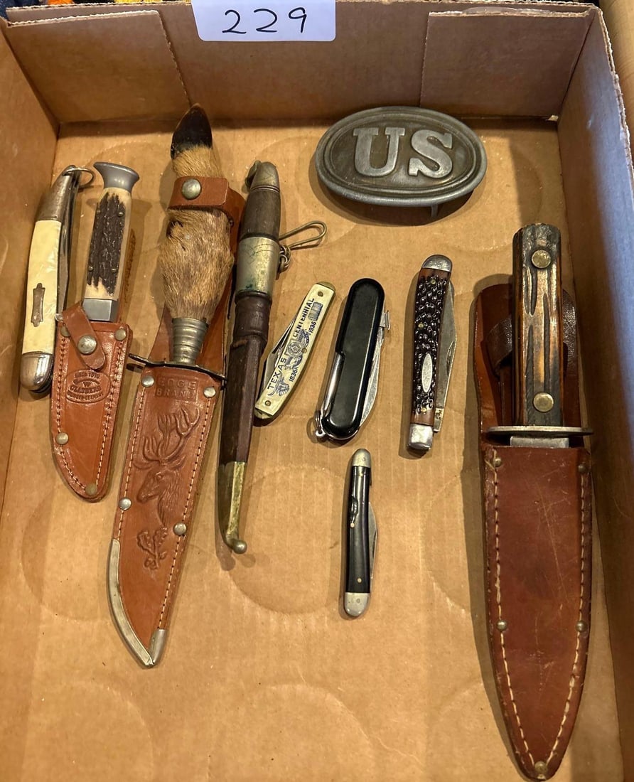Collectible Pocket Knives, Hip Knives, And Buckle (1 of 9)