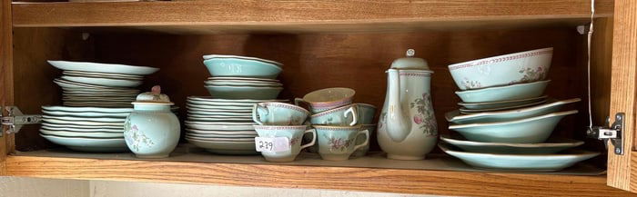 Set Of Calyx Ware "Metz" English Ironstone Tableware