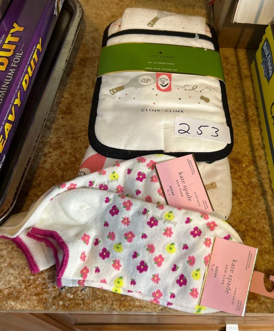 Kate Spade Socks And Three-Piece Kitchen Set (1 of 2)