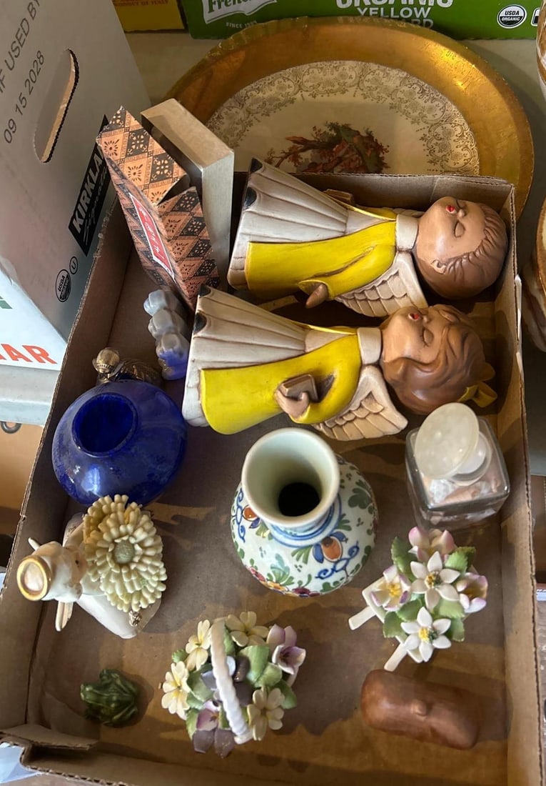 Lot Of Decorative Items Including Angels, Porcelain Seashells And Large Porcelain Platter (1 of 8)