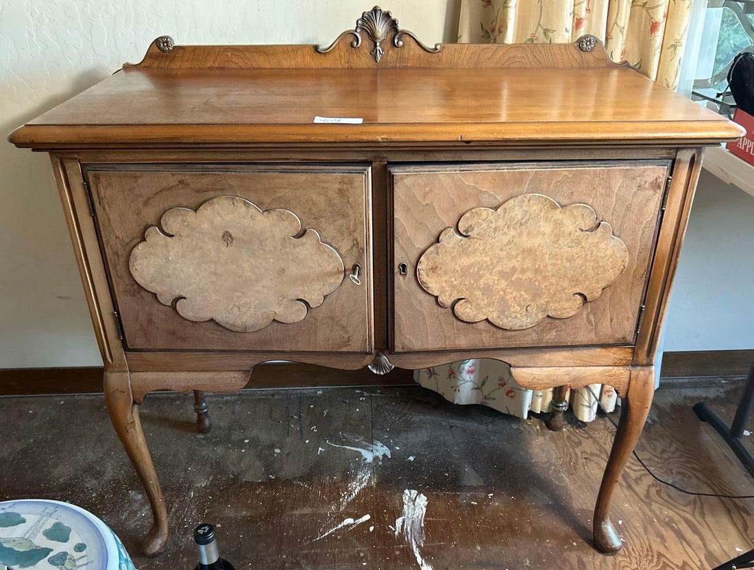 Vintage Queen Anne Style Buffet: Vintage Queen Anne style buffet.