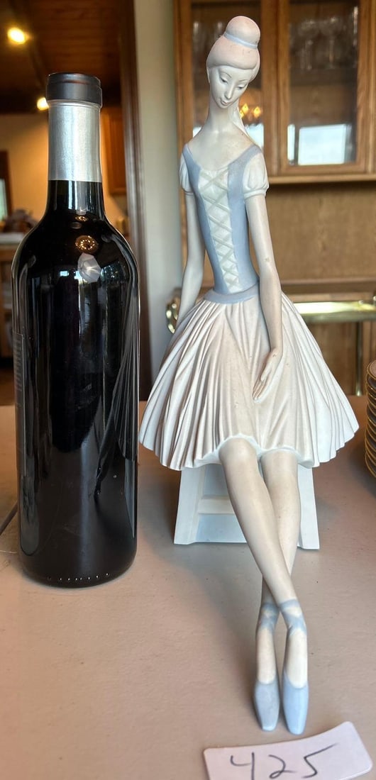 Nao By Lladro Porcelain Ballerina: NAO by Lladro porcelain ballerina.