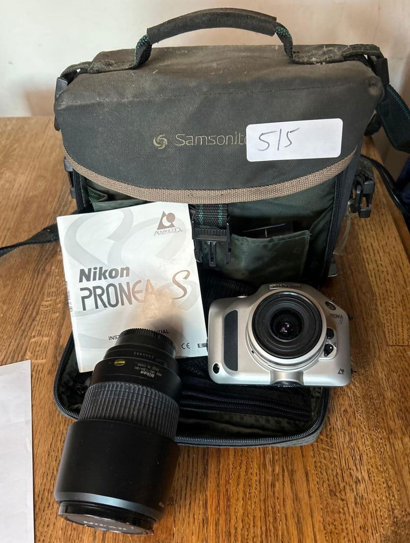 Vintage Nikon 35Mm Camera With Tele Photo Lens (1 of 5)