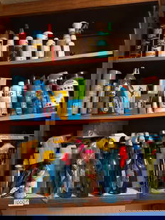 Large Lot Of Cleaning Supplies: Large lot of cleaning supplies.