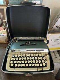 Smith-Corona Galaxie Deluxe Typewriter