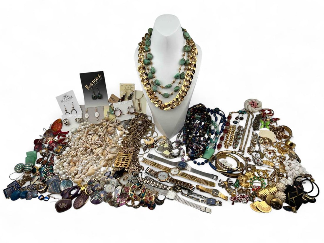 Large Lot Of Costume Jewelry, Including Vintage & Designer Pieces: Large Lot Of Costume Jewelry, Including Vintage & Designer Pieces. Includes necklaces, rings, earrings, bracelets, Trifari, brooches, and more.