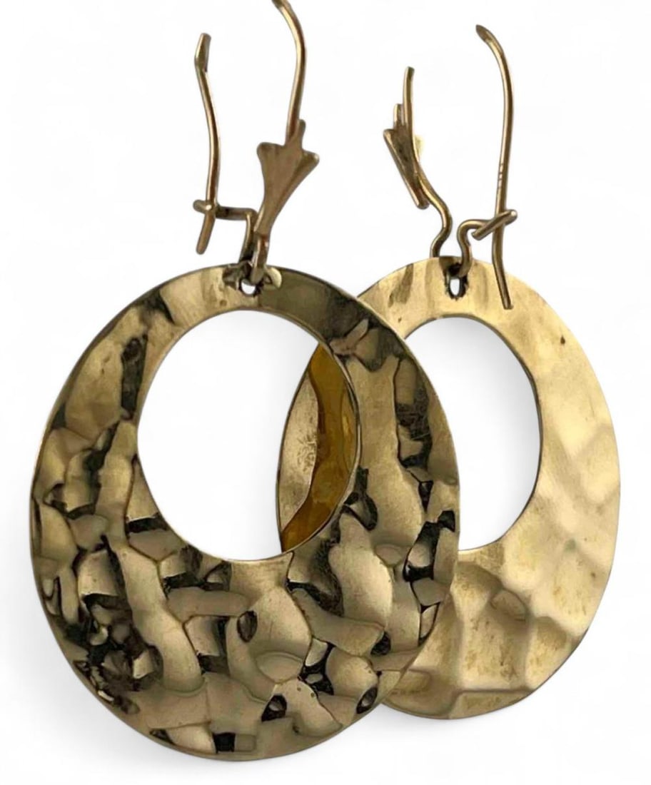 14K Gold Circle Earrings: 14K Gold Circle Earrings, 2.5g. Marked 14K. Approximately 39.0L x 25.0W mm. ALL CREDIT CARDS WILL BE MANUALLY VERIFIED PRIOR TO SHIPMENT.
