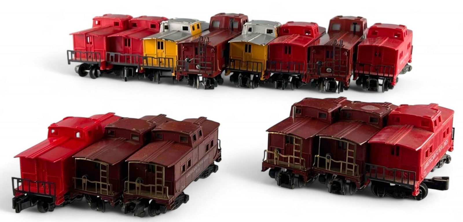 American Flyer S Gauge Caboose Cars Including No. 935 Deluxe Bay Window Caboose (1 of 14)