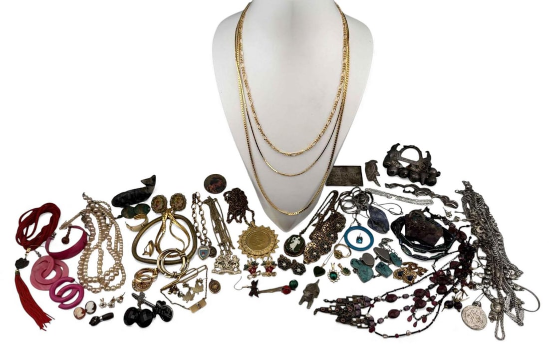 Lot Of Costume Jewelry (1 of 12)
