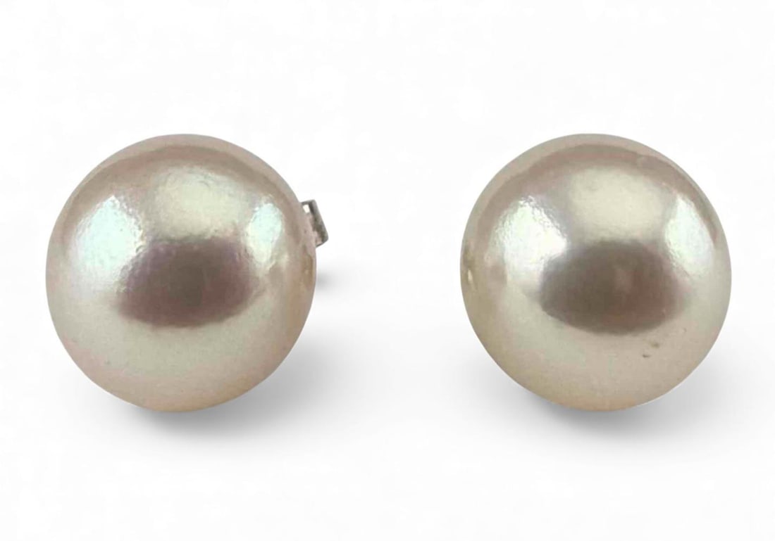 14K White Gold Pearl Earrings: 14K White Gold Pearl Earrings, Marked "14KT." Pearls approximately 8.9mm. ALL CREDIT CARDS WILL BE MANUALLY VERIFIED PRIOR TO SHIPMENT.FOR SHIPPING: You may reach out to: QPS info@qualitypackship.com