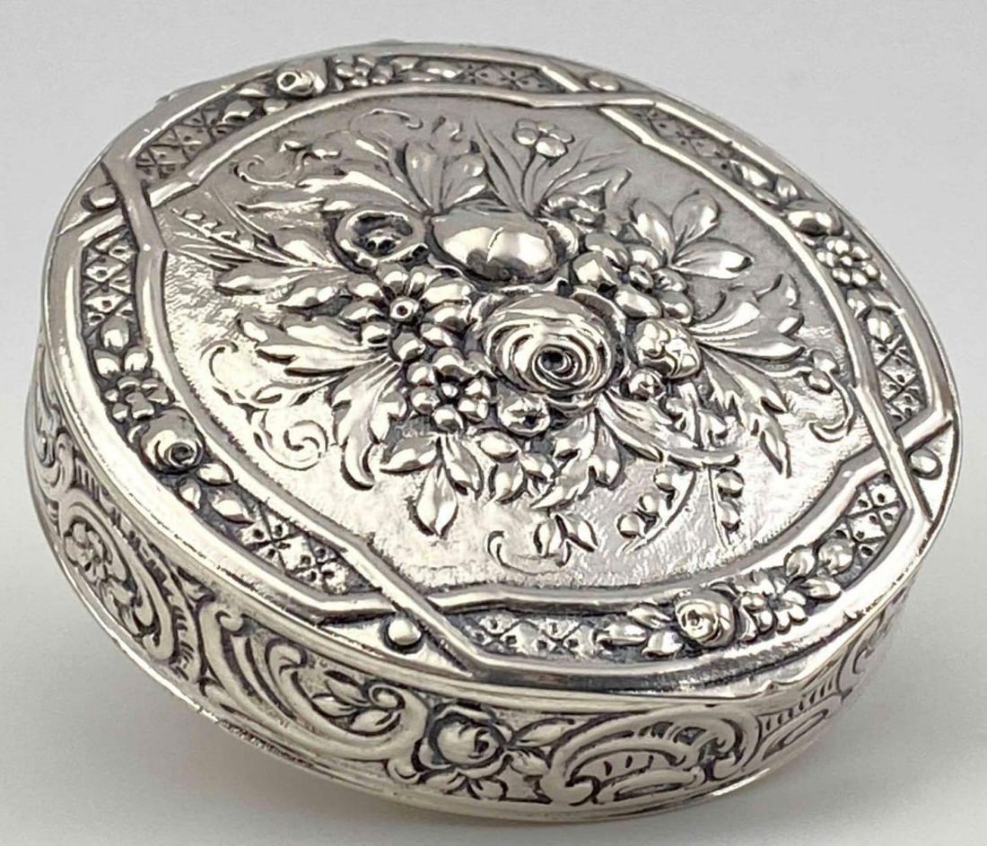 Early 20th Century Silver Powder Box (1 of 20)