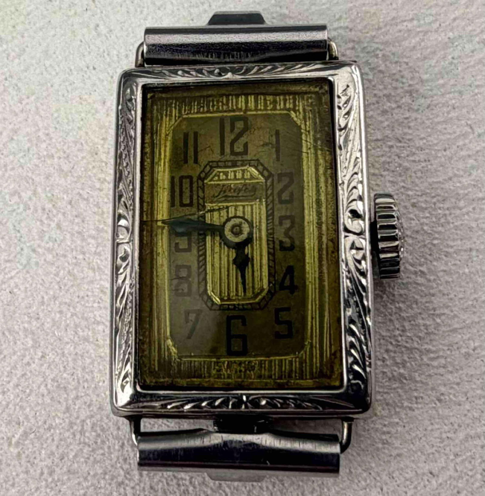 Art Deco 14K Haks Watch Co. Lady's Watch: Art Deco 14K Haks Watch Co. Lady's Watch. Case marked "Star Watch Case Co. 14K 585/1000 Fine" 3.6g. Movement marked "Haks Watch Co. Fifteen 15 Jewels." 21.2L x 14.9W mm. ALL CREDIT CARDS WILL BE