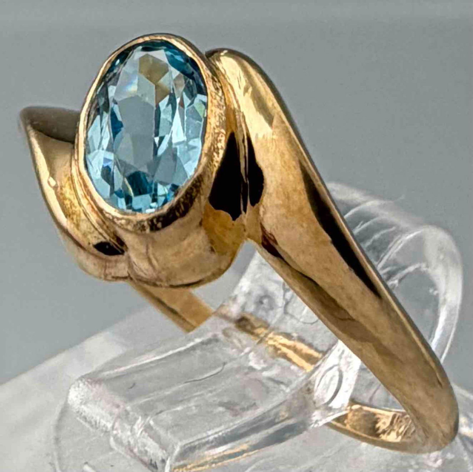 10K Yellow Gold Blue Tourmaline Ring: 10K Yellow Gold Blue Tourmaline Ring, 1.3g. Marked "A&Z 10K." Approximate ring size 4. ALL CREDIT CARDS WILL BE MANUALLY VERIFIED PRIOR TO SHIPMENT.