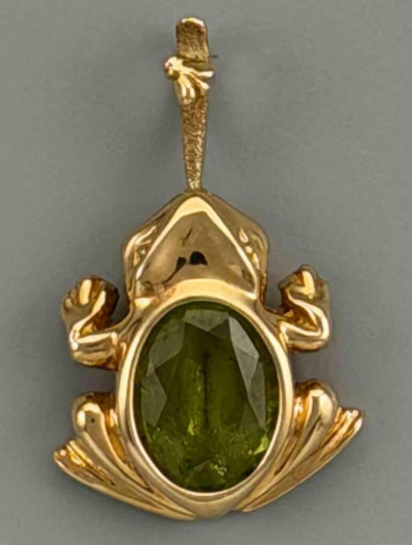 14K Peridot Frog Pendant: 14K Peridot Frog Pendant, 1.7g. Marked "14K." Pendant, including bale, approximately 20.2 x 12.9 mm. Peridot approximately 7.6 x 5.4mm. ALL CREDIT CARDS WILL BE MANUALLY VERIFIED PRIOR TO SHIPMENT.