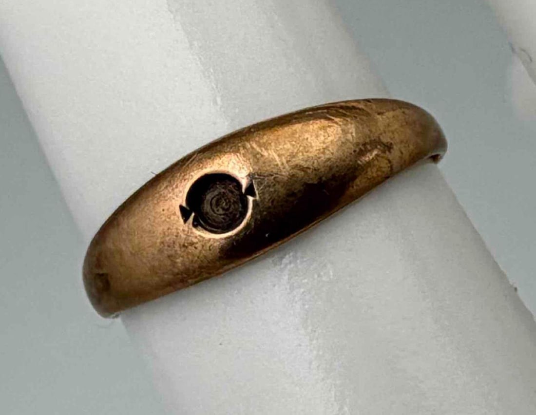 10K Gold Baby Ring: 10K Gold Baby Ring, 0.8g. Unmarked, tests as 10K. Approximate size 2.5. ALL CREDIT CARDS WILL BE MANUALLY VERIFIED PRIOR TO SHIPMENT.