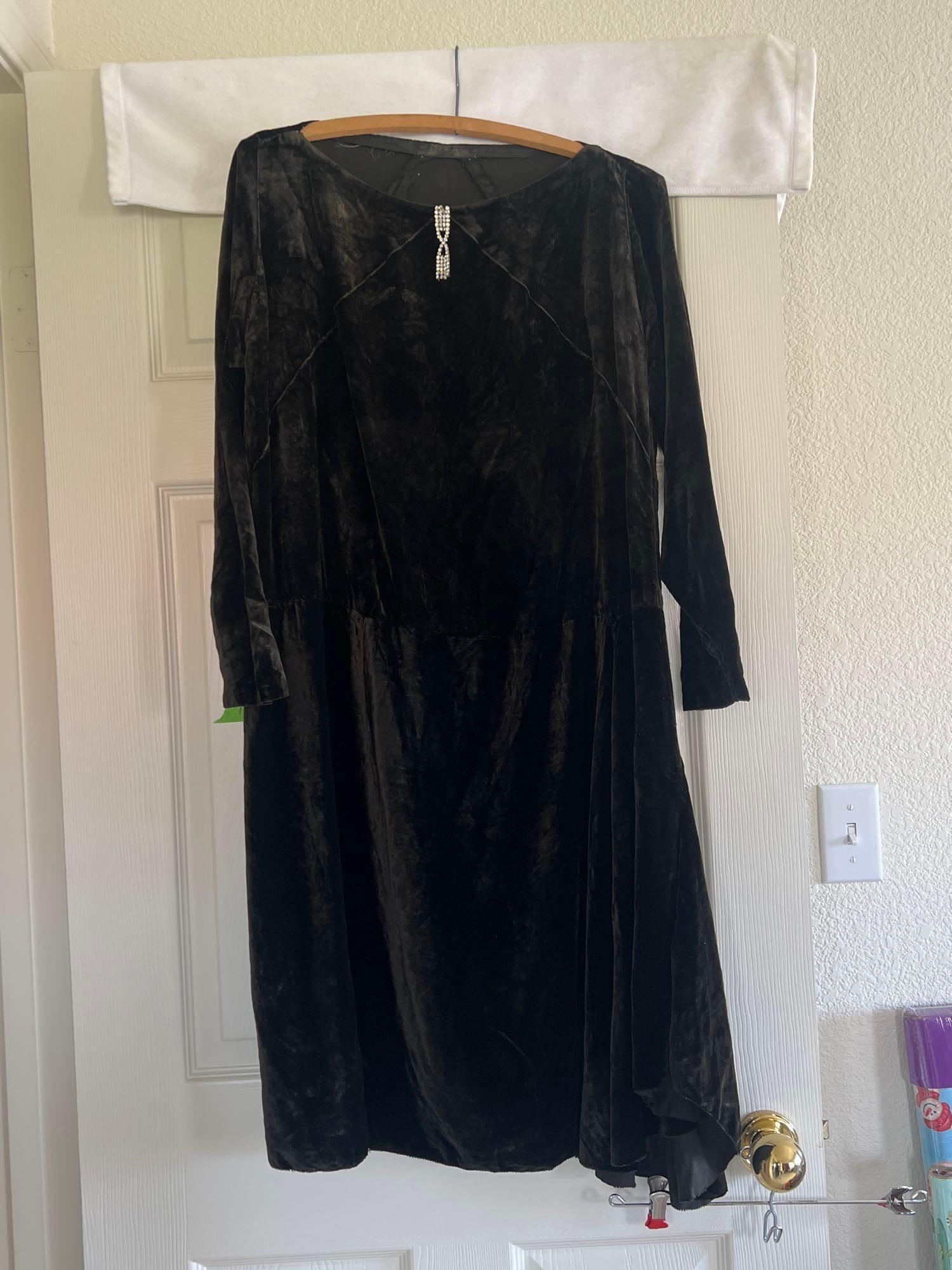 Art Deco Black Velvet Dress: Art Deco Ca. 1920's Black Velvet dress. Approximate size xs.