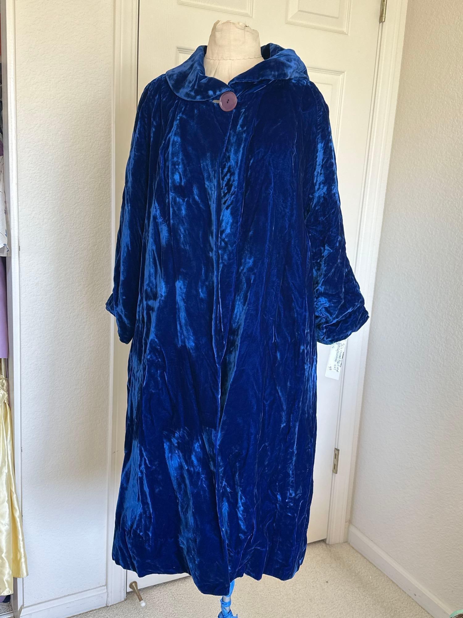 Vintage Circa 1950s Blue Velvet Opera Coat (1 of 6)