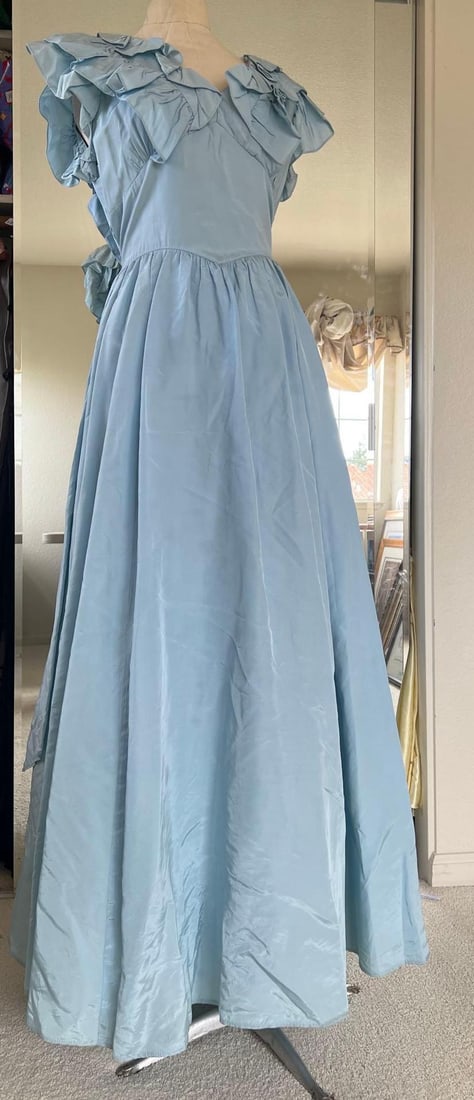 Vintage Gunne Sax 1940s Or 50s Style Blue Party Dress: Vintage Gunne Sax 1940s or 50s style blue party dress. Marked size 13.