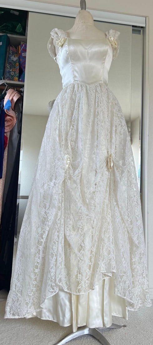 Vintage Gunne Sax Lace Wedding Dress (1 of 8)