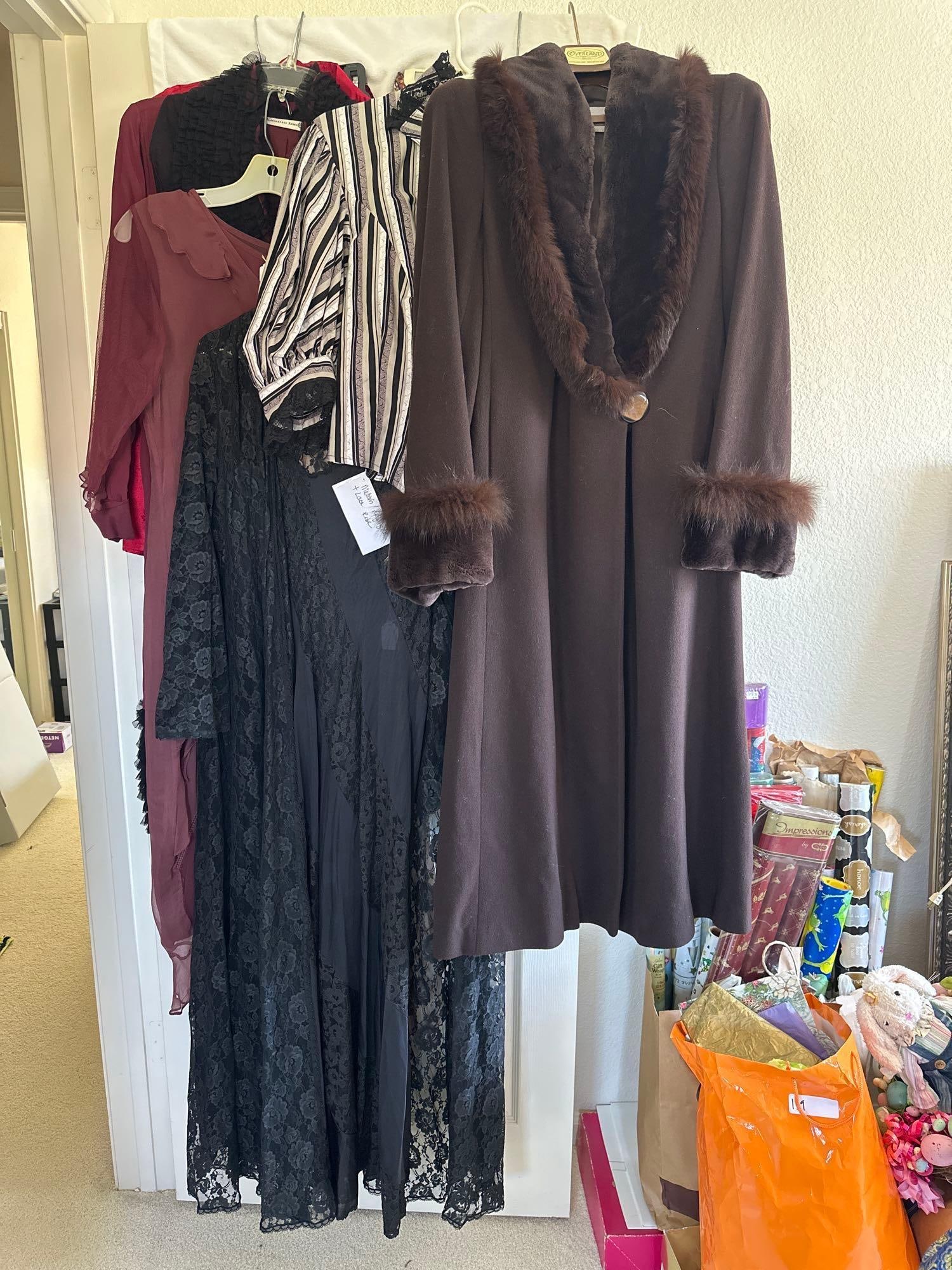 Lot Of Ladies' Clothing (1 of 12)