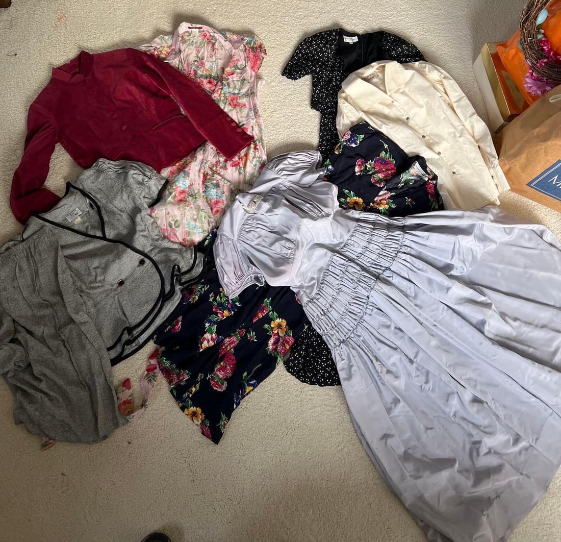 Vintage & Vintage Inspired Clothing: Vintage & vintage inspired clothing. Approximate sizes small to medium.