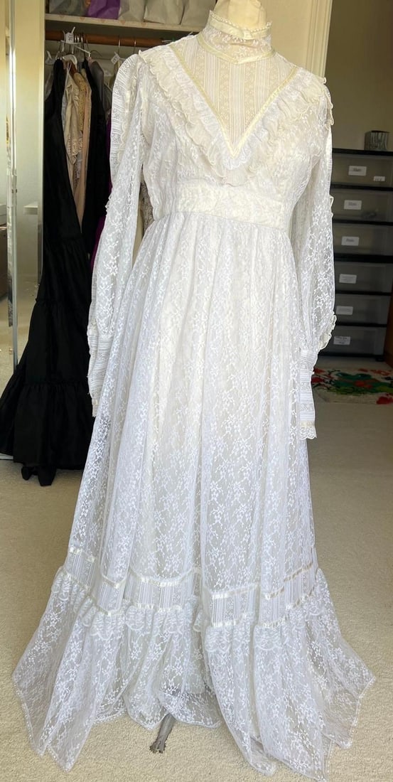 White Lace Victorian Style Dress: White lace Victorian style dress. Approximate size small.