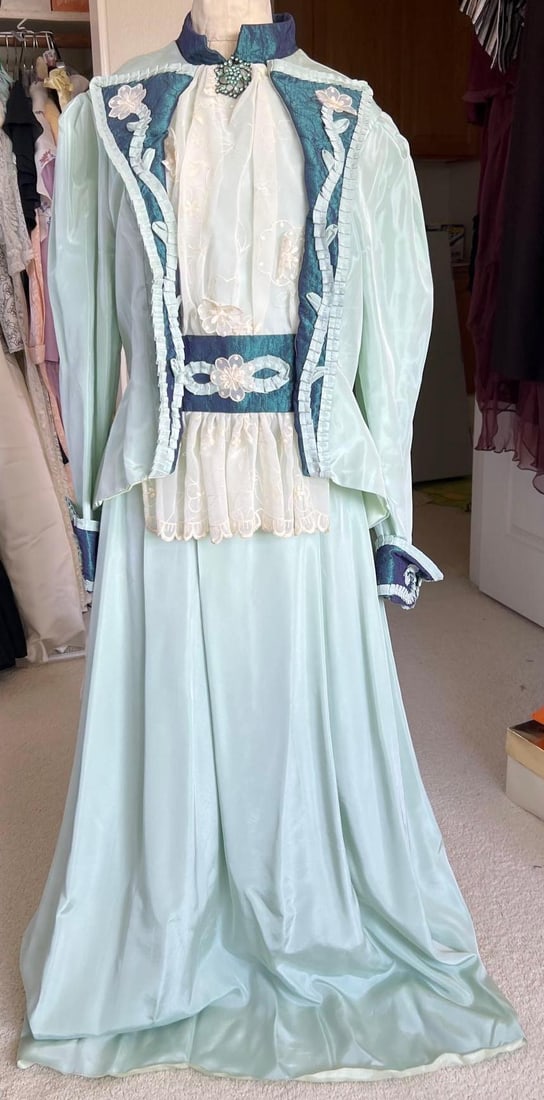 Green Two-Piece Victorian Style Costume: Green two-piece Victorian style costume. Approximate size medium.