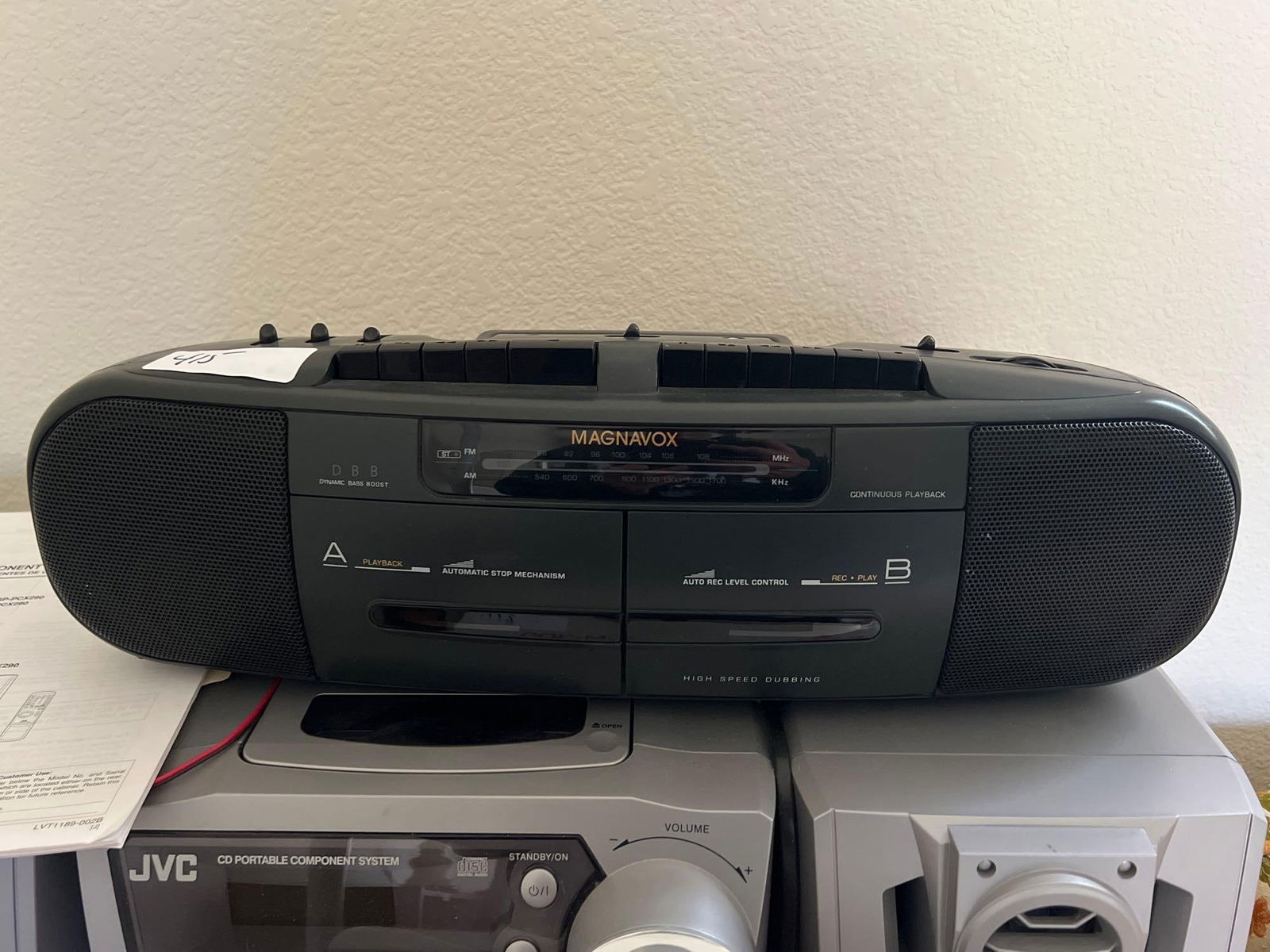 Magnavox Recorder/Player Boombox (1 of 2)