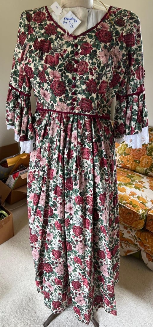 Civil War Era Historical Reproduction Costume Dress With Floral Pattern (1 of 6)