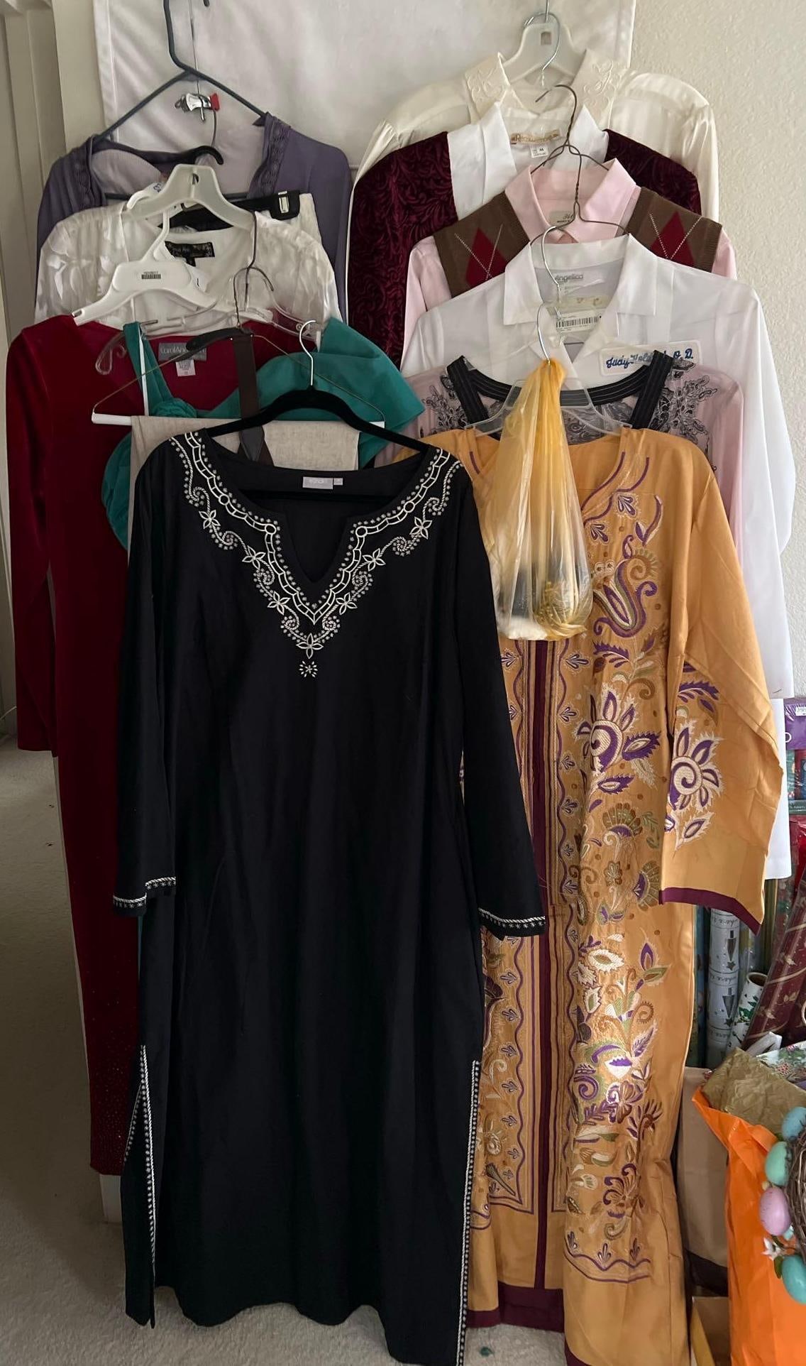 Lot Of Ladies' Clothing (1 of 16)