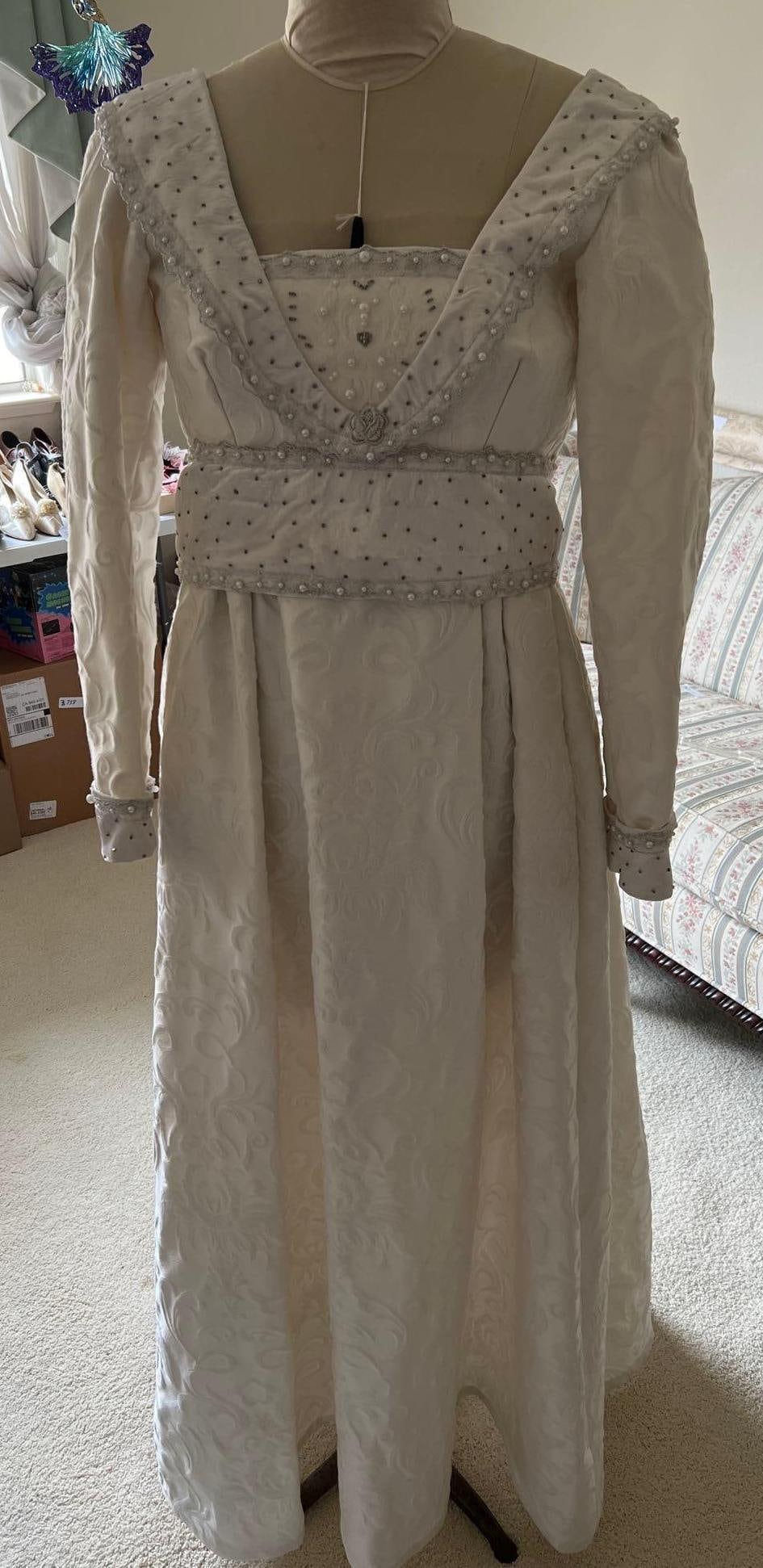 White Brocade Tudor Period Historical Reenactment Costume Dress (1 of 5)