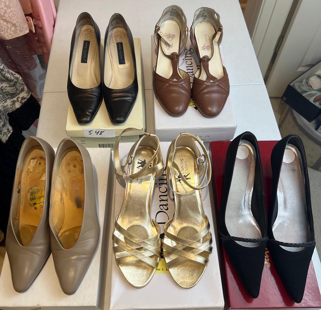Five Pair Of Women's Shoes To Include Stuart Weitzman, Anne Klein, Dancing Dolls (1 of 11)