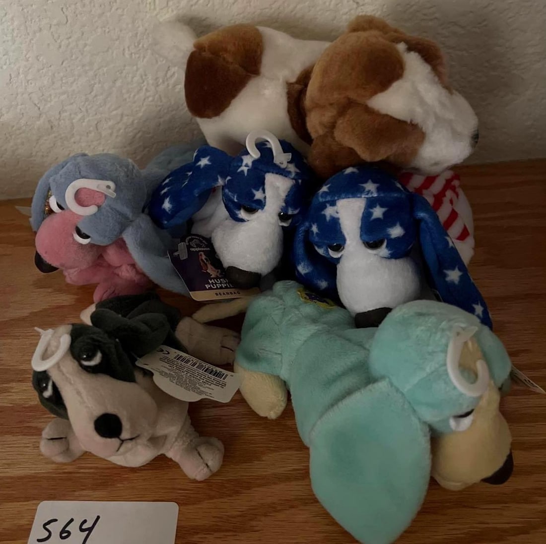 Beanie Babies And Hush Puppy Stuffed Dogs: Beanie babies and hush puppy stuffed dogs.