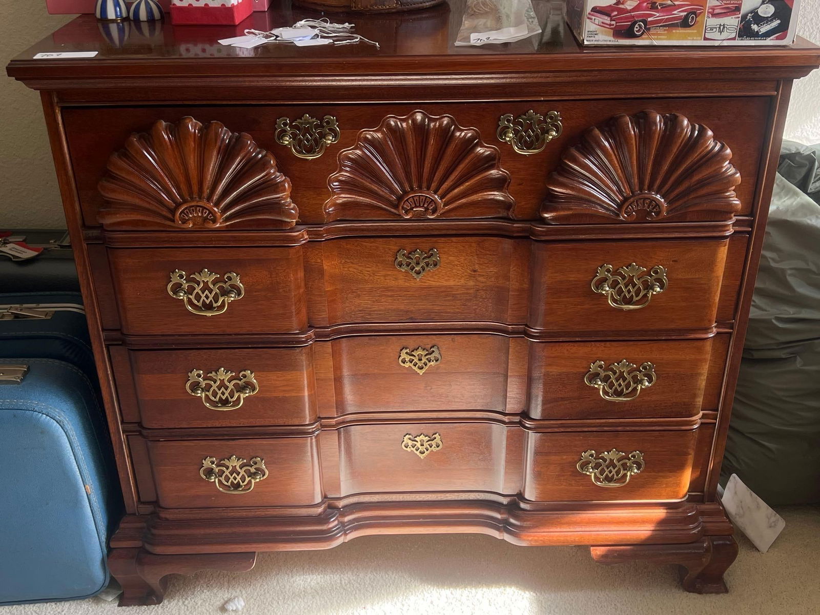 Stoneleigh Mahogany Georgian Style Four Drawer Chest: Stoneleigh Mahogany Georgian Style four drawer chest. Approximately 32.0H x 36.0W in.