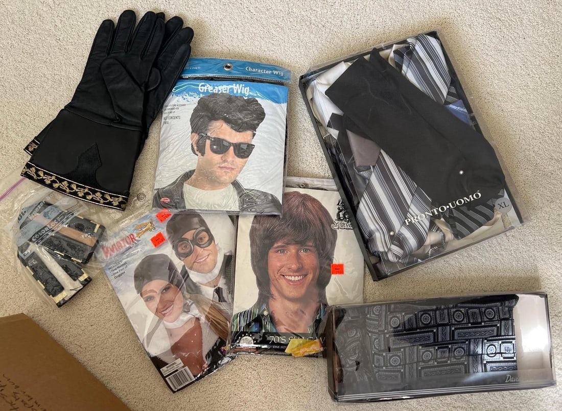 Men's Wigs & Costume Accessories: Men's wigs & costume accessories.