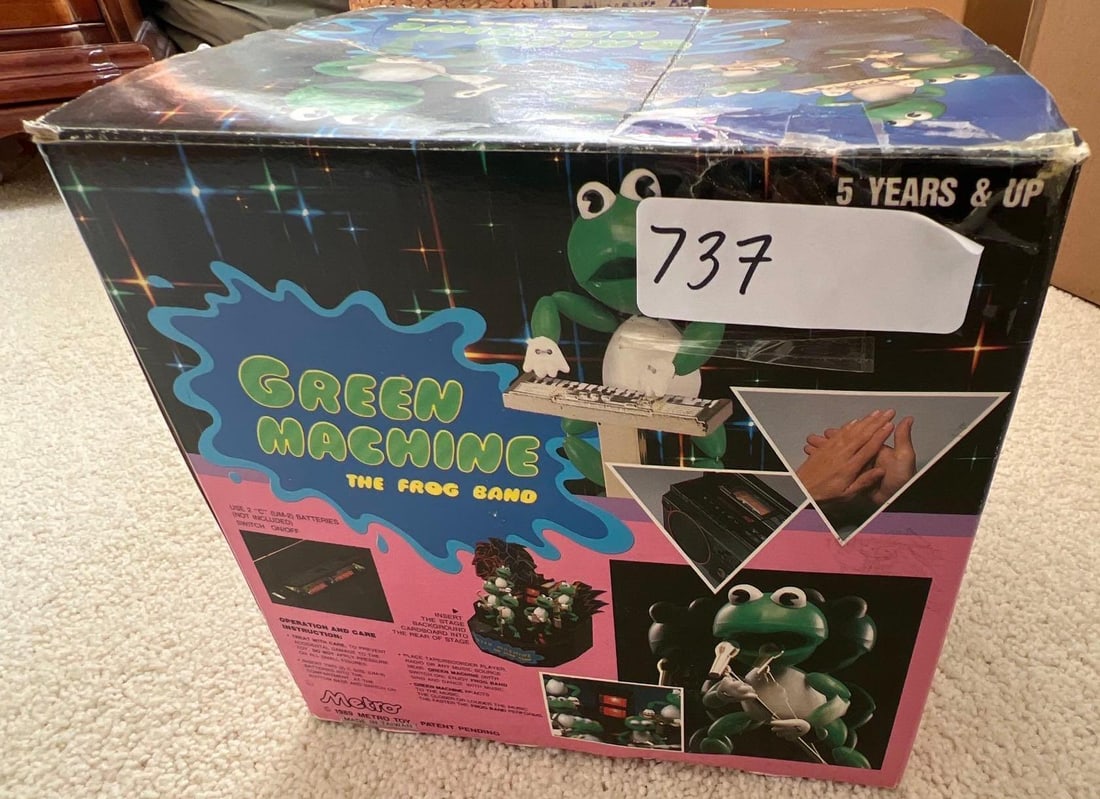 Vintage 1989 Green Machine The Frog Band Sound Activated Toy: Vintage 1989 green machine the frog band sound activated toy. In original box, has not been tested.
