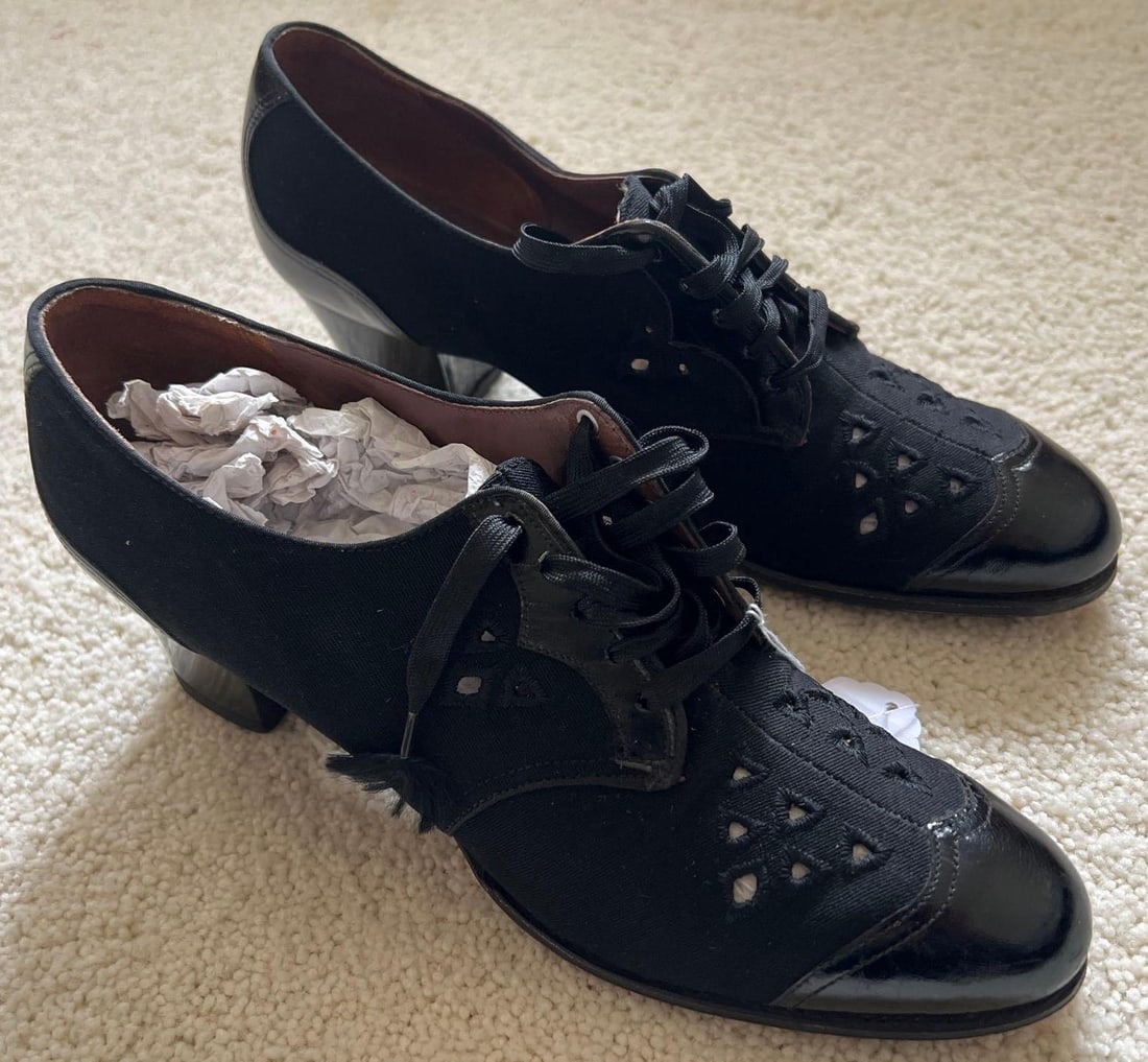 Vintage Ladies' Lace Up Shoes (1 of 3)
