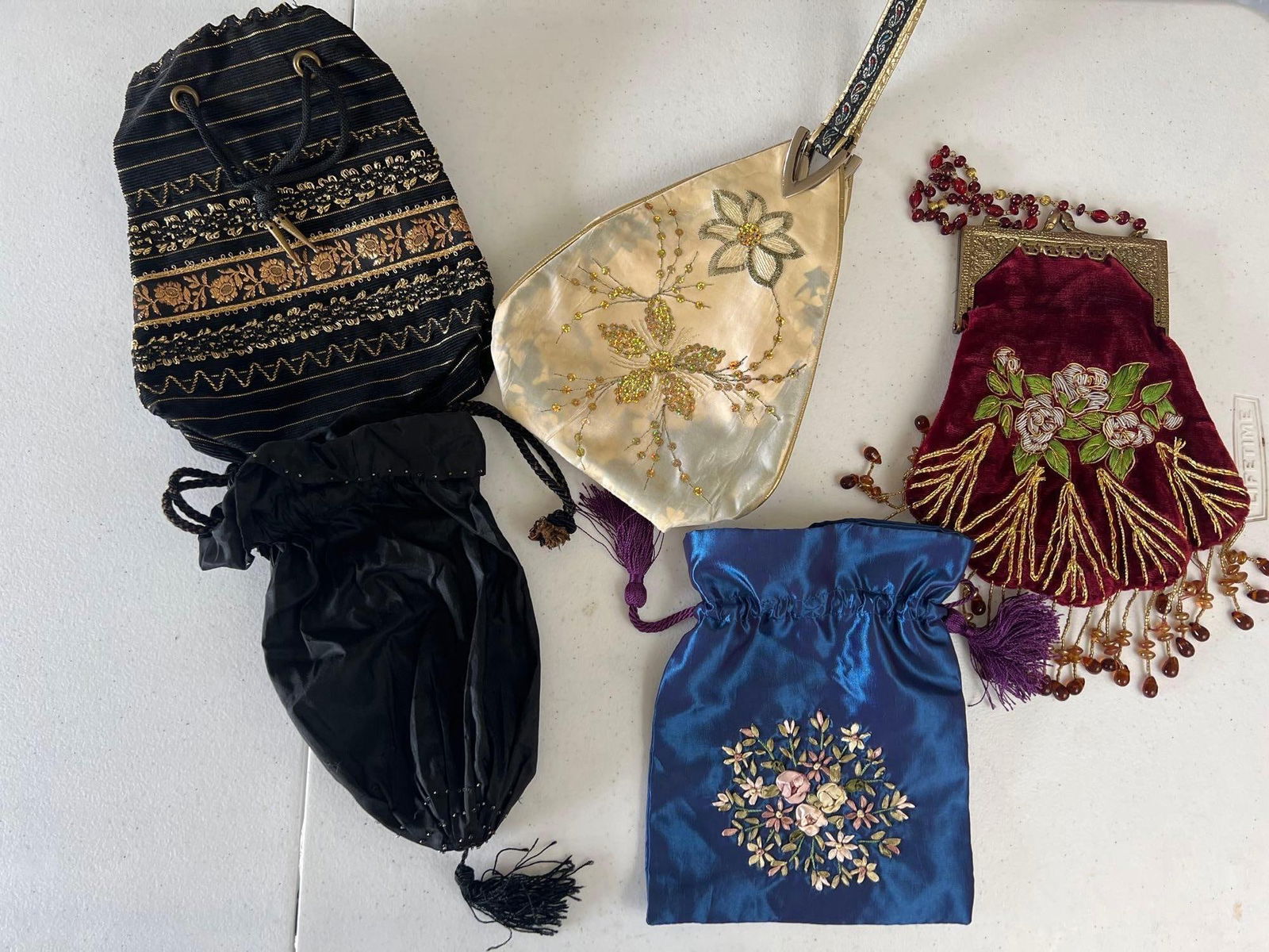 Grouping Of Five Vintage Purses (1 of 10)