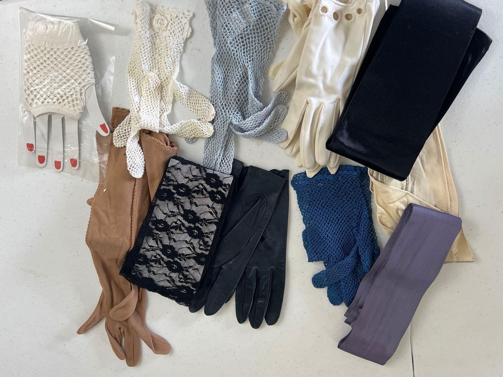 Large Grouping Of Vintage Gloves (1 of 7)