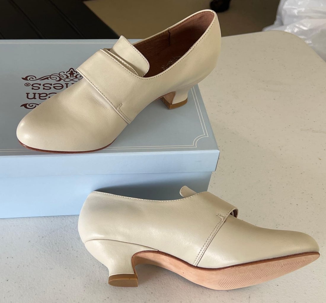 American Duchess Antique Style Shoes (1 of 3)