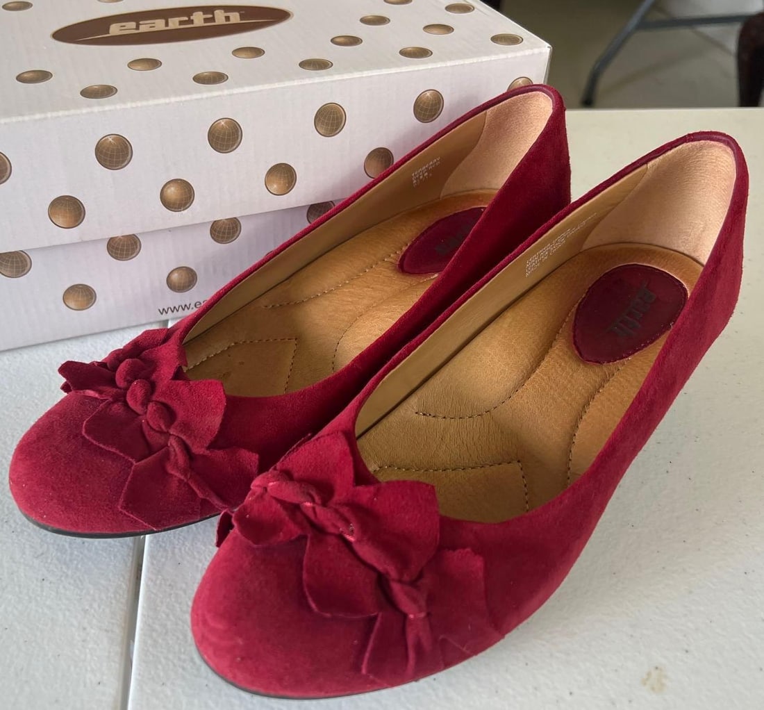 Red Suede Leather Earth Shoes, Size 6 1/2: Red Suede Leather Earth Shoes, size 6 1/2.