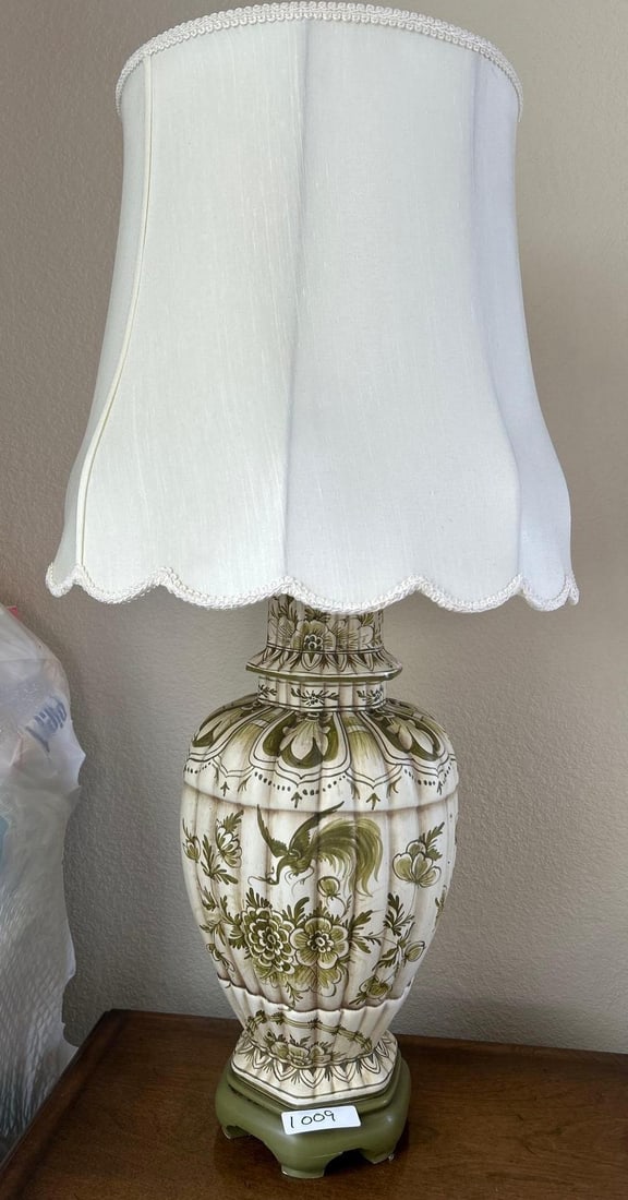 Mid Century Chinese Style Table Lamp (1 of 2)