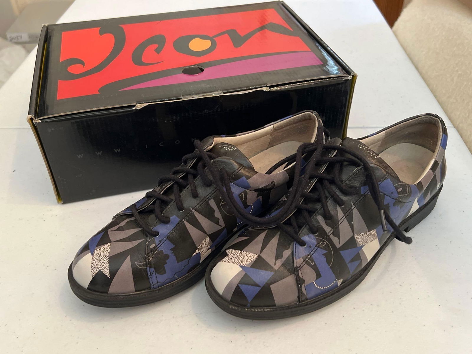 Icon Women's Shoes Size 6 1/2 With Fun Modern Design (1 of 3)