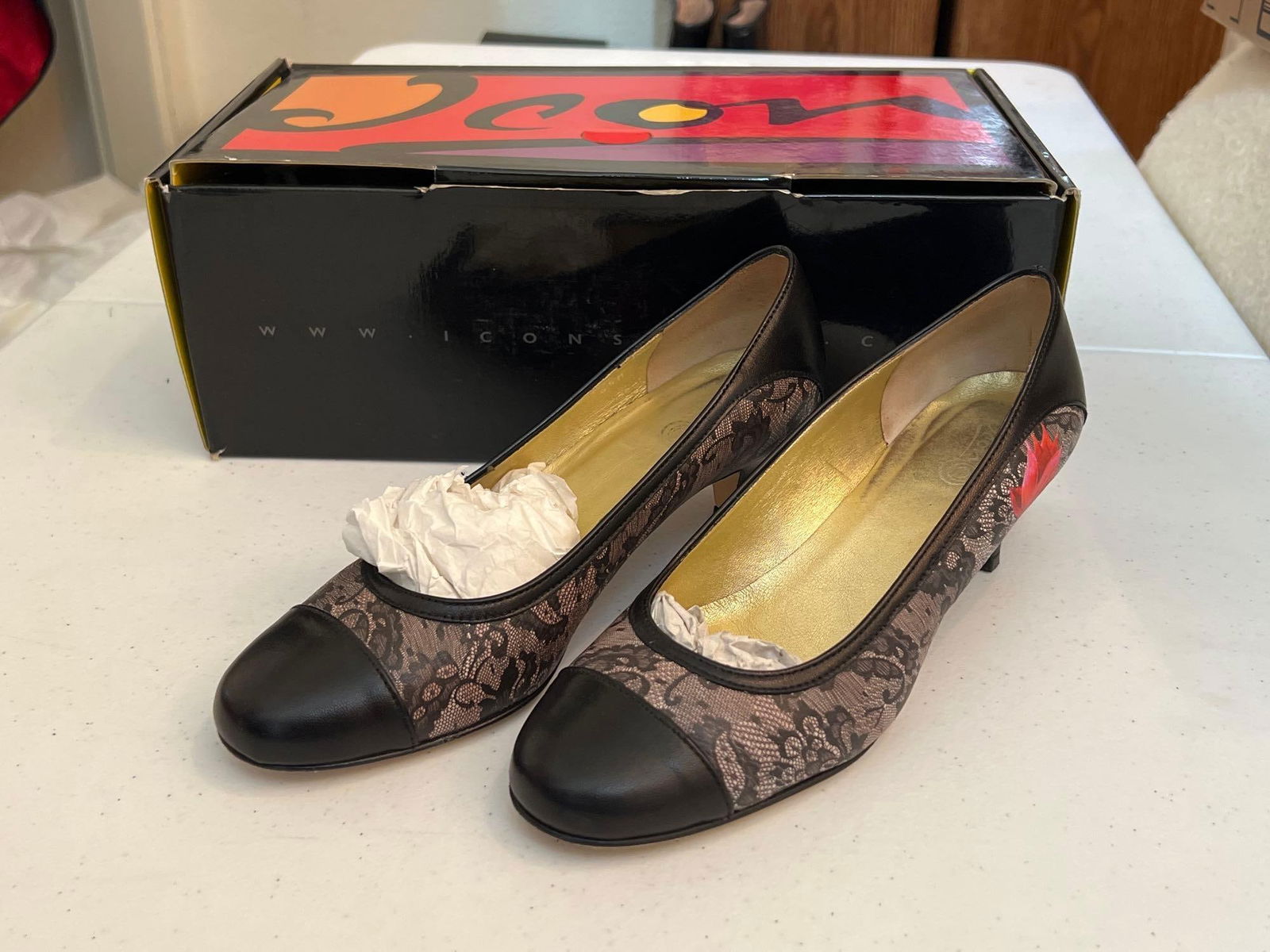 Icon Women's Pumps Size 6 1/2 With Lace Design: Icon women's Pumps size 6 1/2 with lace design.