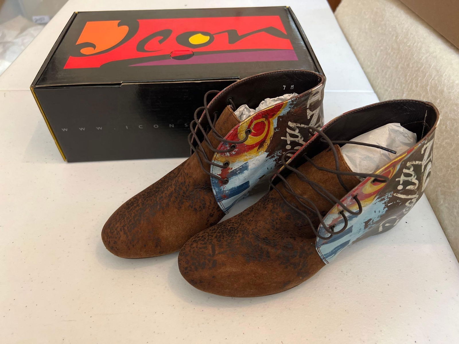 Icon Woman's Ankle Lace Up Boots Size 7: Icon woman's ankle lace up boots size 7.