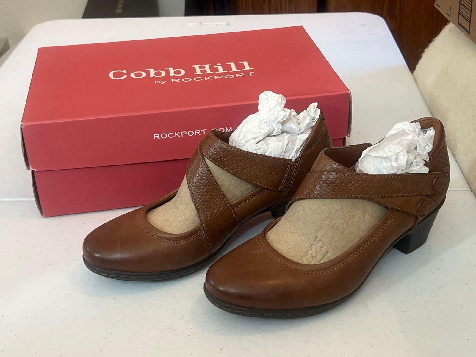 Woman's Rockport Brown Leather Heels, Size 6 1/2, New In Box: Woman's Rockport brown leather heels, size 6 1/2, new in box.