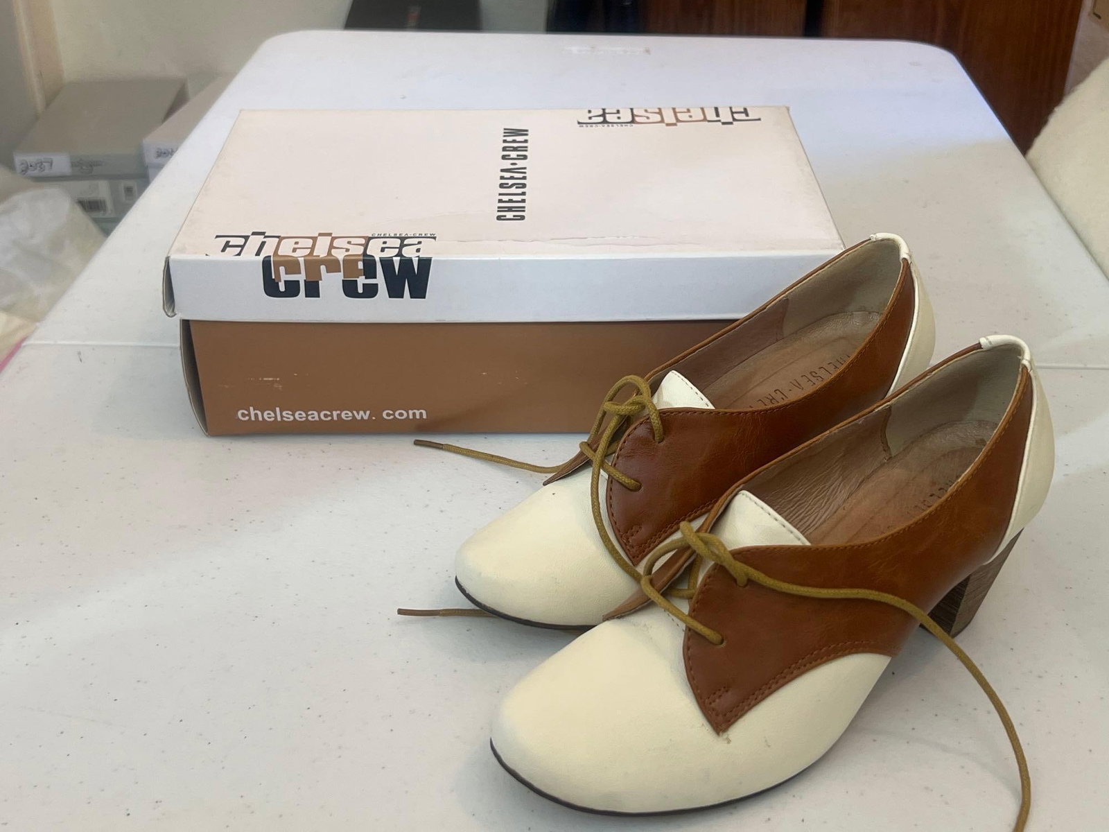 Woman's Chelsea Crew, Oxford Style Lace Up Heels, Size European 37: Woman's Chelsea crew, Oxford style lace up heels, size European 37.