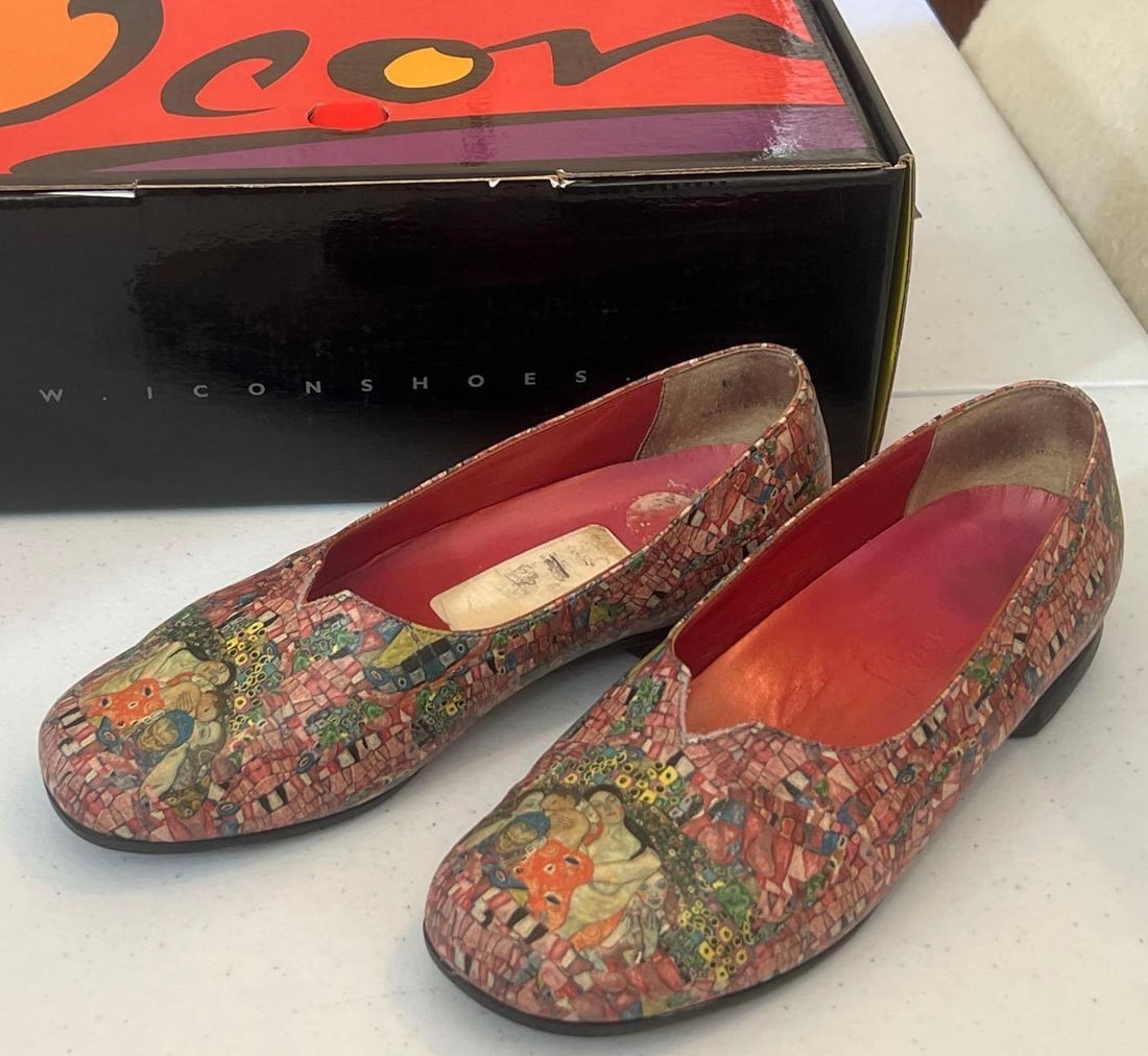 Women's Icon Ballet Flats With Klimt Design, Size 6: Women's icon ballet flats with Klimt Design, size 6.