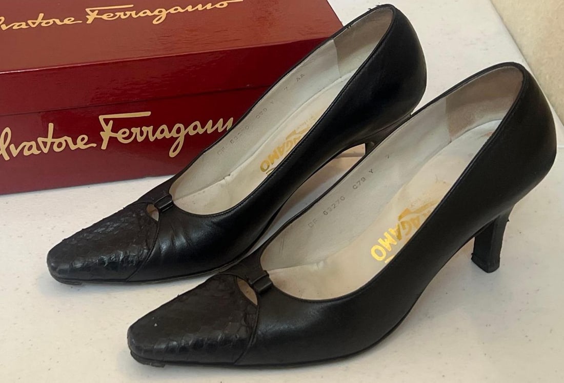 Salvatore Ferragamo, Women's Pointy Toed Heels, Size 7: Salvatore Ferragamo, women's pointy toed heels, size 7.